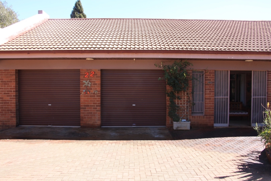 4 Bedroom Property for Sale in Langenhovenpark Free State